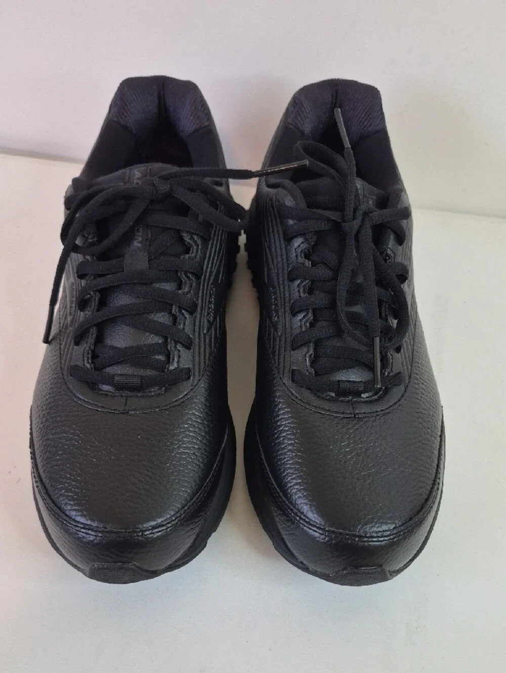 Brooks Men's All-Black Athletic Walking Shoes Size 9.5
